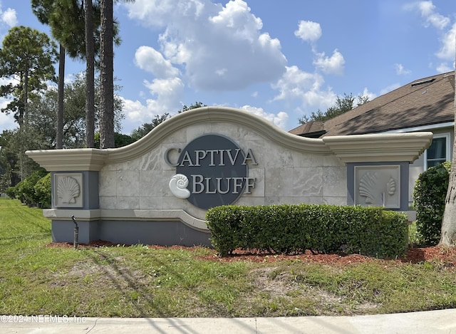 community / neighborhood sign with a lawn