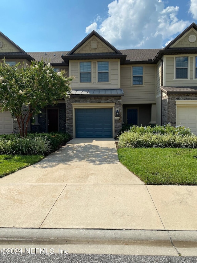 view of front facade featuring a garage