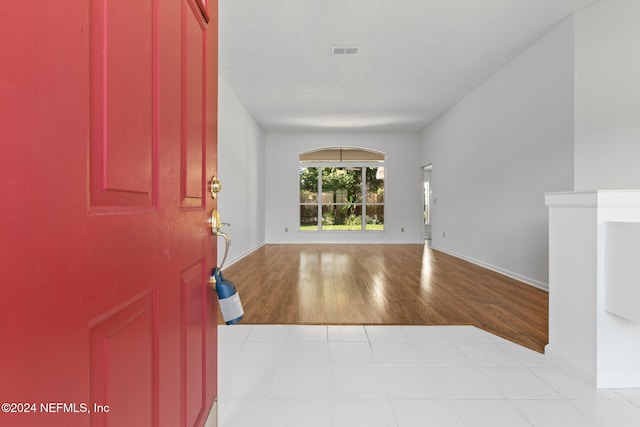 entryway with light wood-type flooring, baseboards, and visible vents