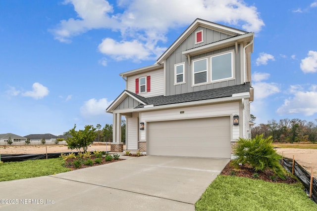 craftsman house featuring a garage