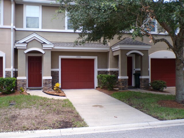 view of front facade featuring a garage