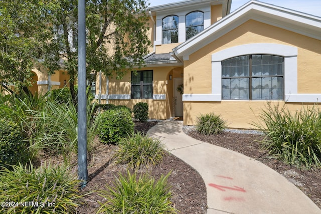 view of exterior entry with stucco siding