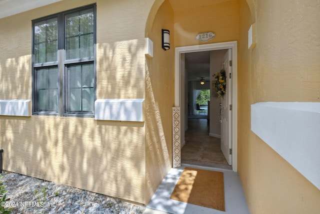 property entrance featuring stucco siding