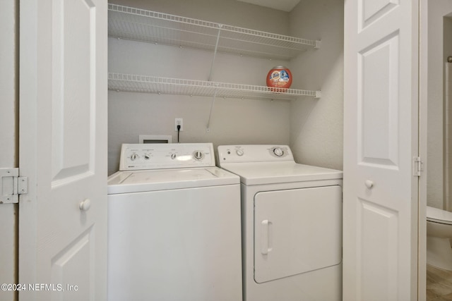 laundry room with laundry area and independent washer and dryer