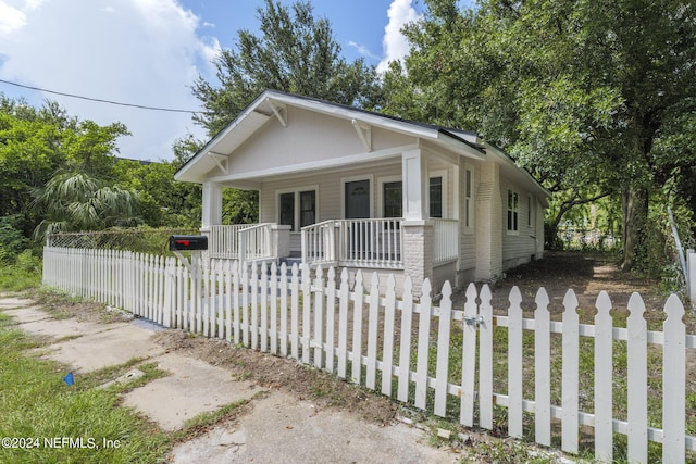 view of front of house featuring a porch