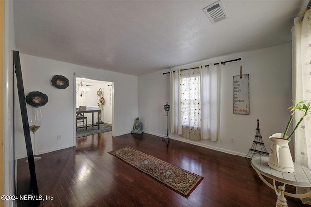 entrance foyer featuring a chandelier, hardwood / wood-style floors, visible vents, and baseboards