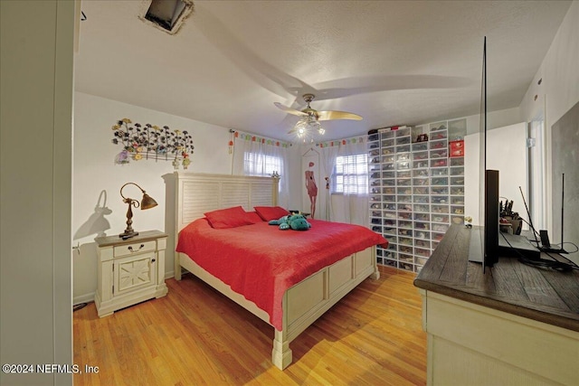 bedroom featuring light wood finished floors and ceiling fan