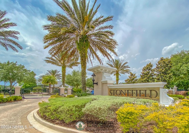 view of community / neighborhood sign