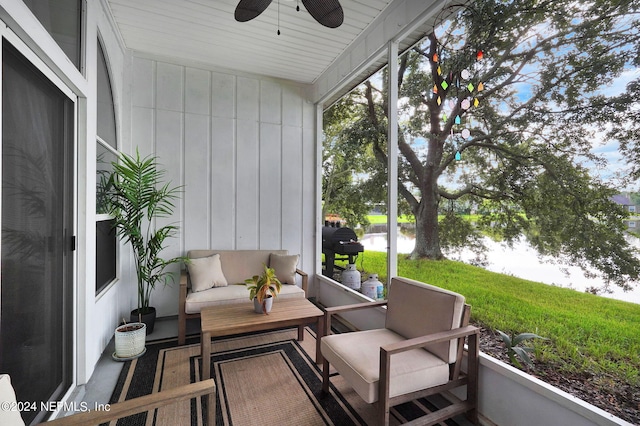 sunroom / solarium featuring ceiling fan