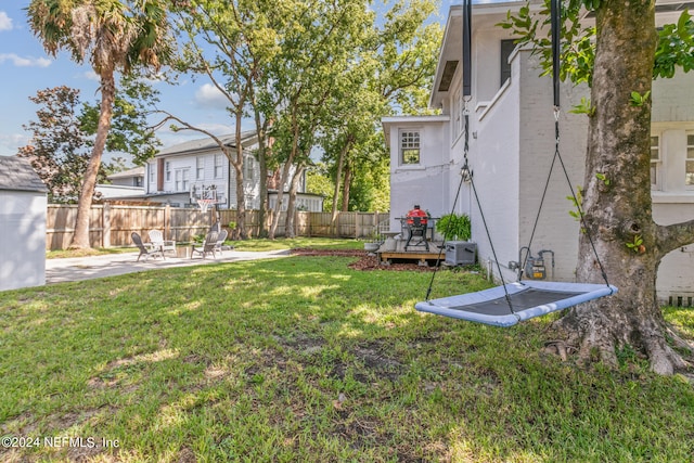 view of yard with a patio area