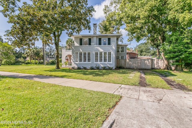 view of front of home with a front lawn