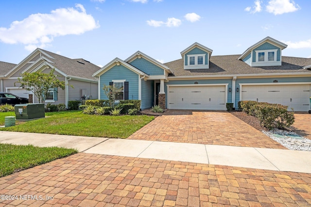 view of front of house featuring a garage and a front yard