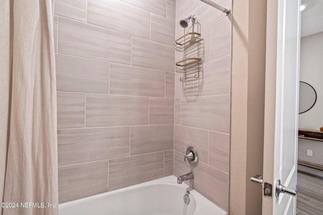 bathroom with shower / tub combo