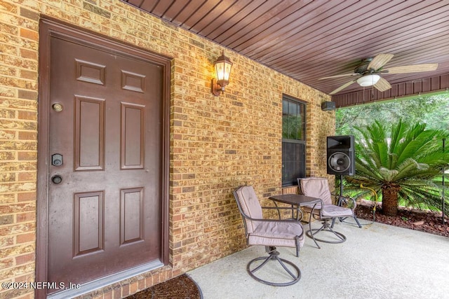 entrance to property with ceiling fan