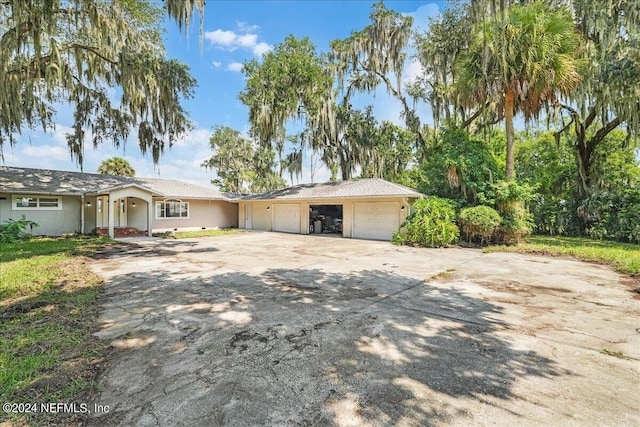 157 W Grandview Dr, East Palatka, FL 32131 - ranch-style house with a garage, stucco siding, and driveway