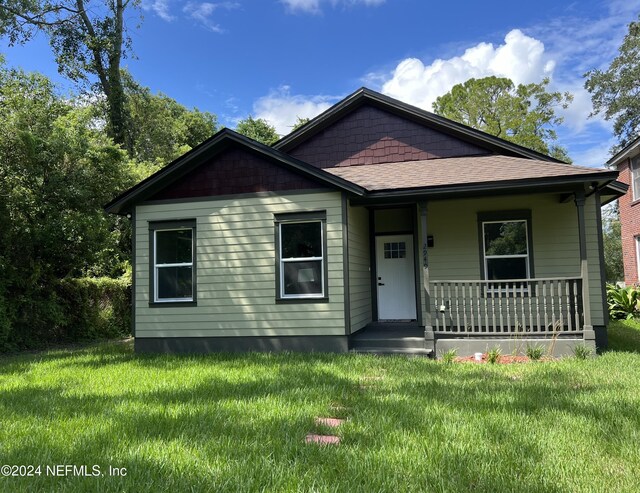 bungalow with a front lawn and a porch