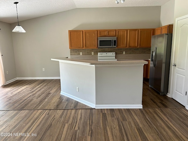 kitchen featuring stainless steel appliances, tasteful backsplash, dark hardwood / wood-style floors, decorative light fixtures, and vaulted ceiling