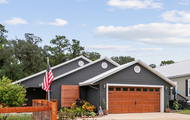 view of front facade featuring a garage