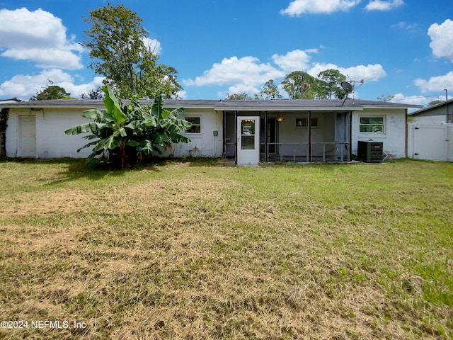 view of front of property featuring cooling unit and a front yard