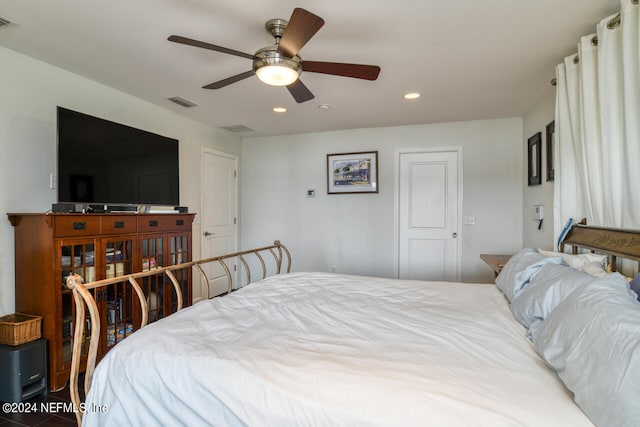 bedroom featuring ceiling fan