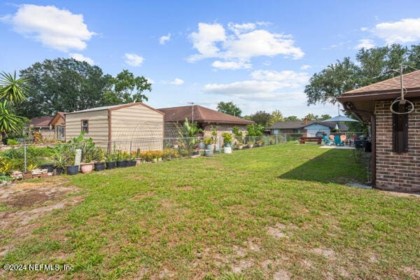 view of yard with an outdoor structure