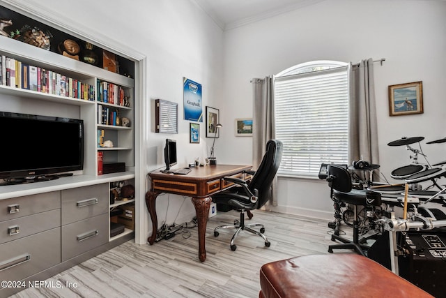 office area featuring ornamental molding, light wood-type flooring, and baseboards