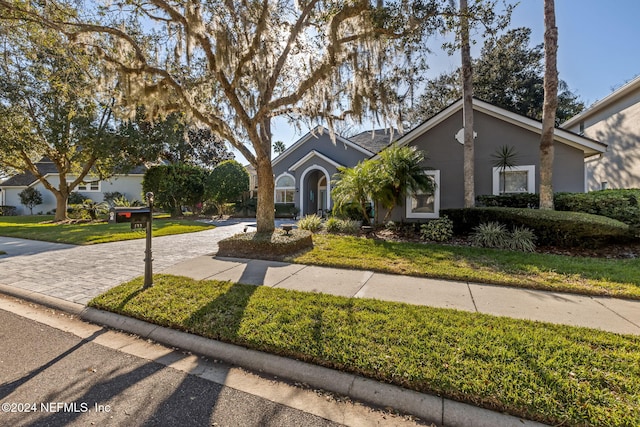 133 Sawmill Lakes Blvd, Ponte Vedra Beach, FL 32082 - view of front of home featuring stucco siding, a front yard, and driveway
