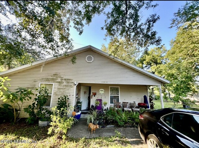 view of front of property with a porch