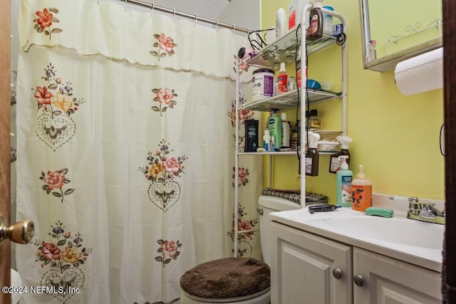 bathroom featuring a shower with curtain, toilet, and vanity