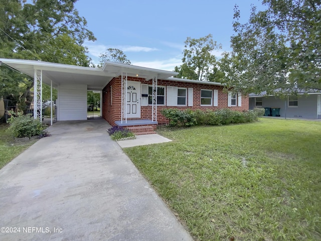 ranch-style house featuring a front lawn and a carport