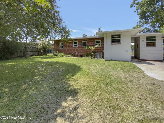 ranch-style house with a front yard