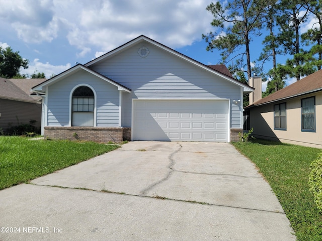 view of front of home featuring a garage and a front yard