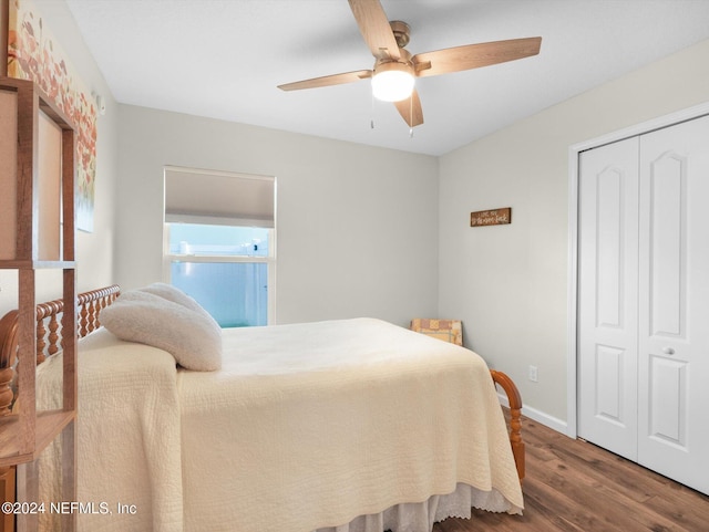 bedroom with a closet, ceiling fan, and hardwood / wood-style floors