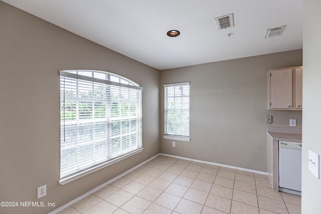 unfurnished dining area with light tile patterned floors, baseboards, and visible vents