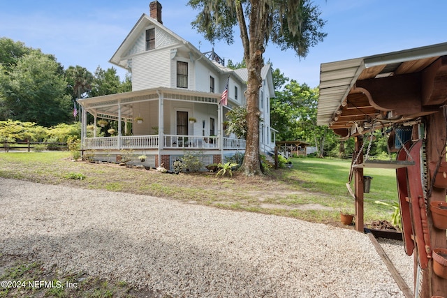 view of front facade with a front yard and covered porch