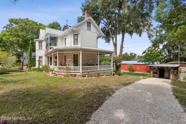 view of front of property featuring a front lawn and covered porch