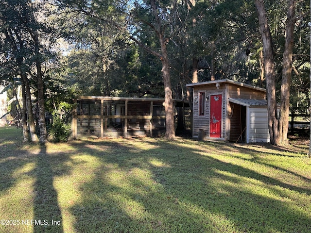 view of yard with a storage shed