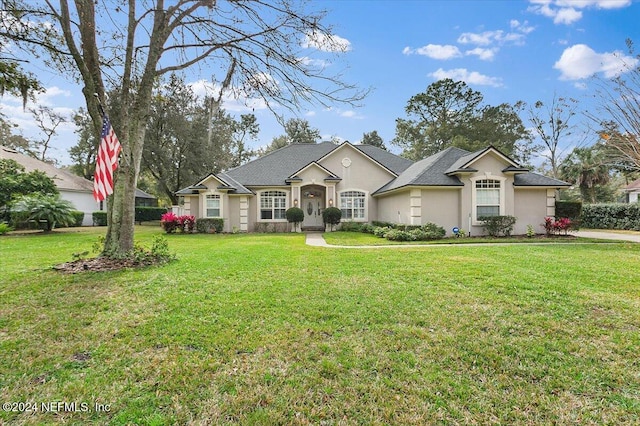 single story home with a front lawn