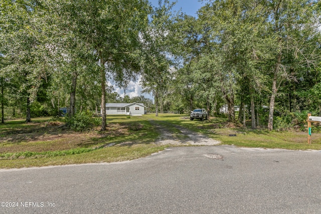 view of front of home featuring a front yard