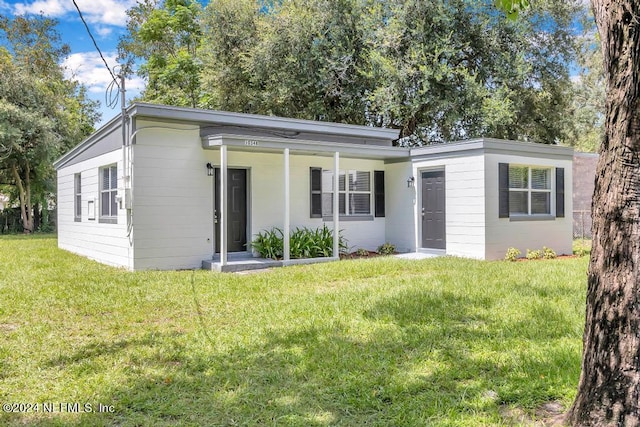 single story home with a front yard