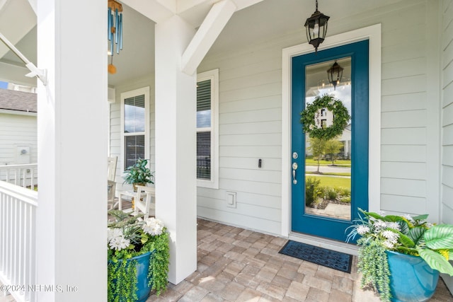 property entrance featuring a porch