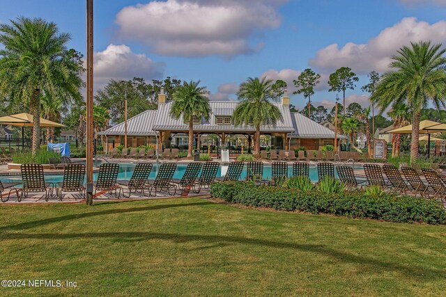 view of swimming pool featuring a lawn