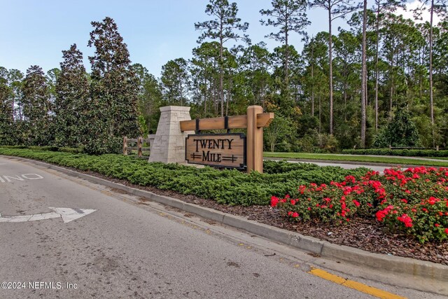 view of community / neighborhood sign