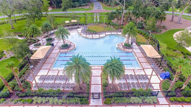 view of swimming pool