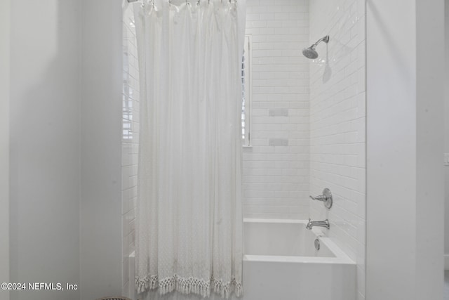 bathroom with shower / bath combo