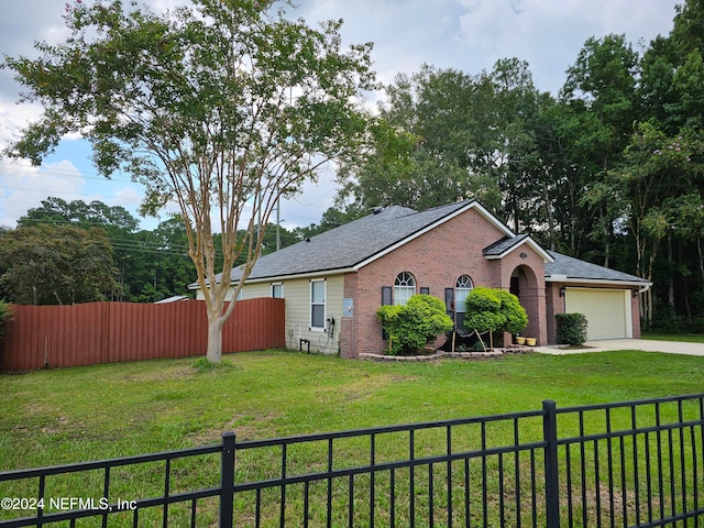 view of front facade featuring a garage and a front lawn