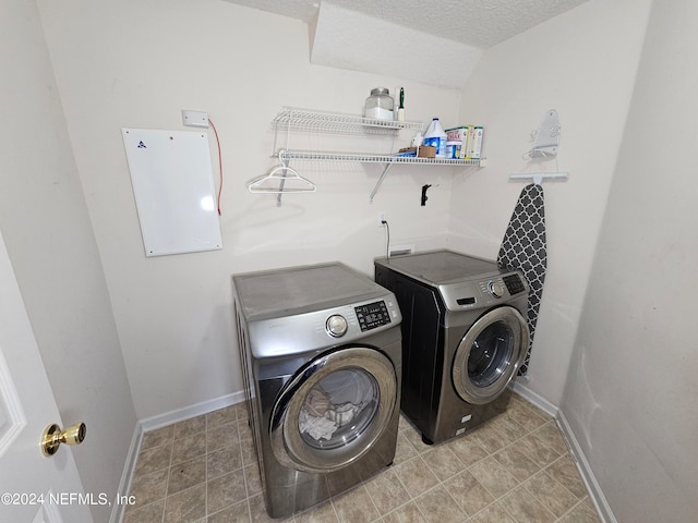 washroom with independent washer and dryer, tile patterned flooring, and a textured ceiling