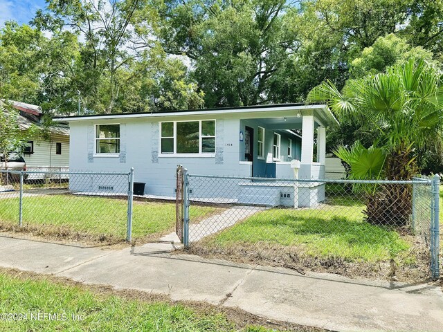 view of front of home with a front yard