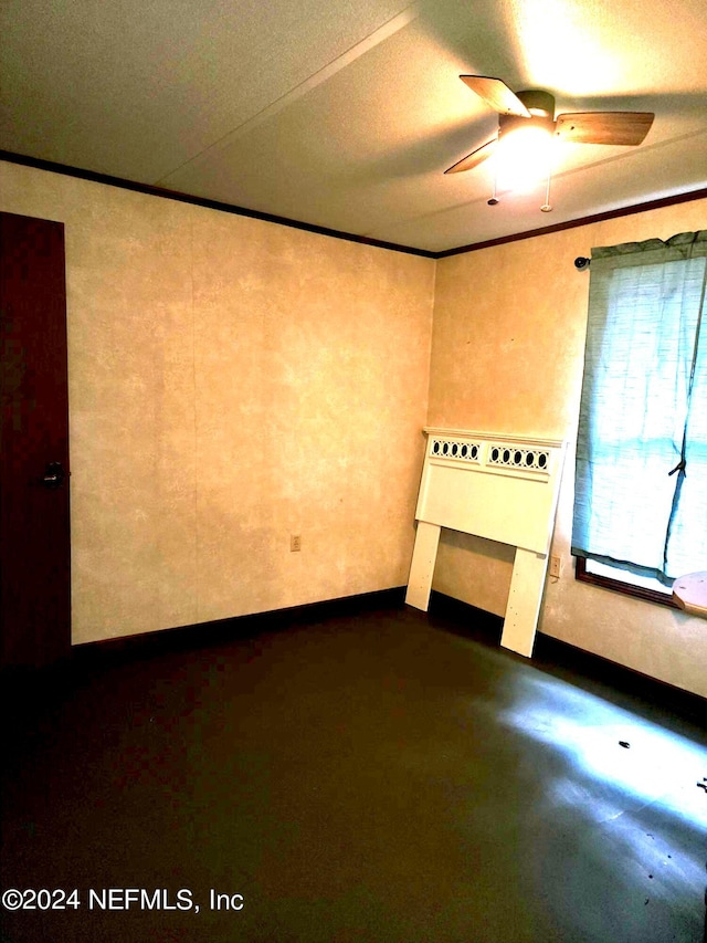 unfurnished room featuring ceiling fan and a textured ceiling