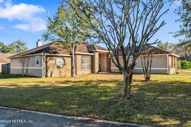 ranch-style home featuring a front lawn